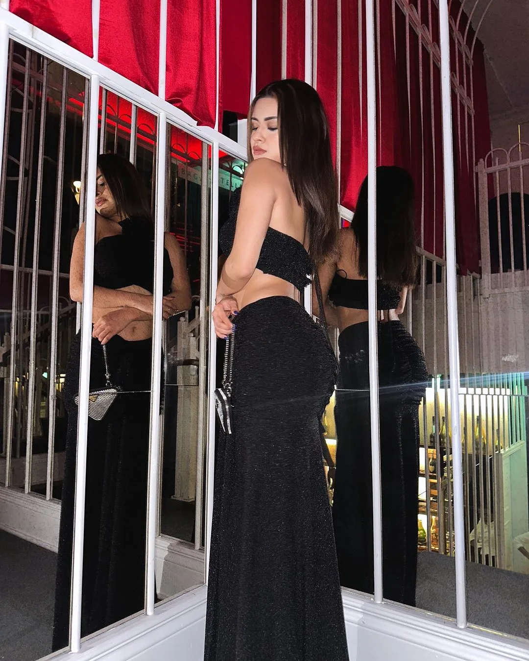 Avneet Kaur Stunning Photos in Backless Gown Blown The Minds of ...